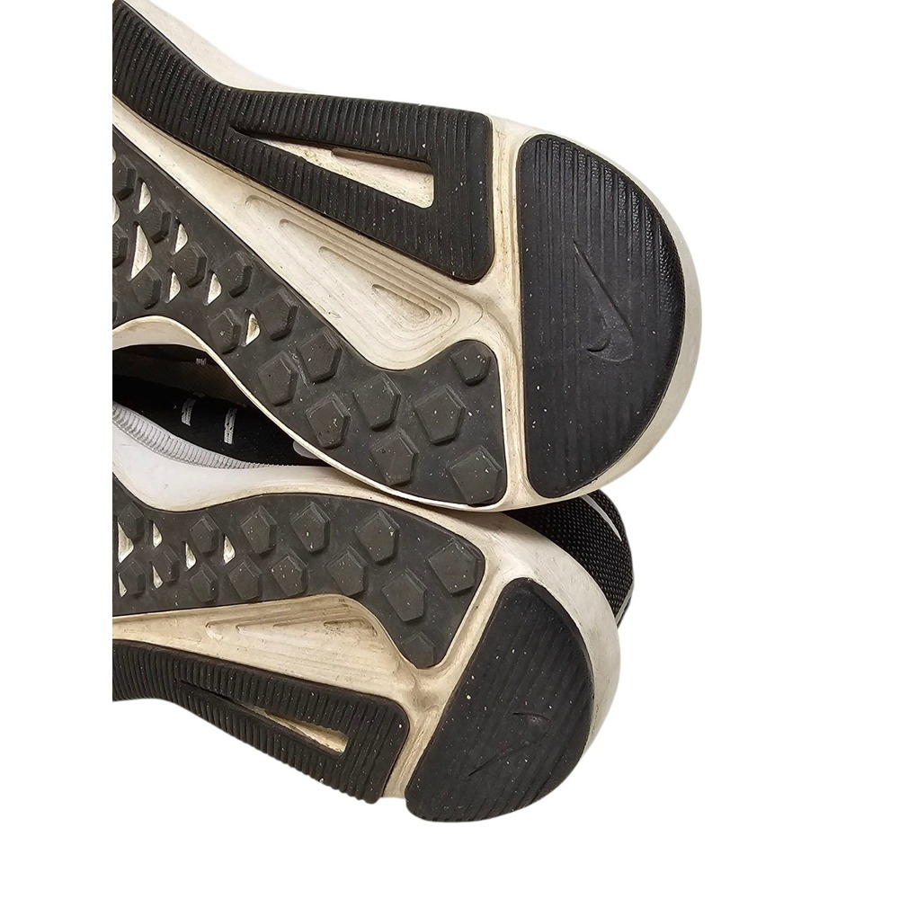 Nike Run Swift Athletic Running Shoes‎ Sneakers Womens Size 8.5 Black / White - Picture 11 of 12
